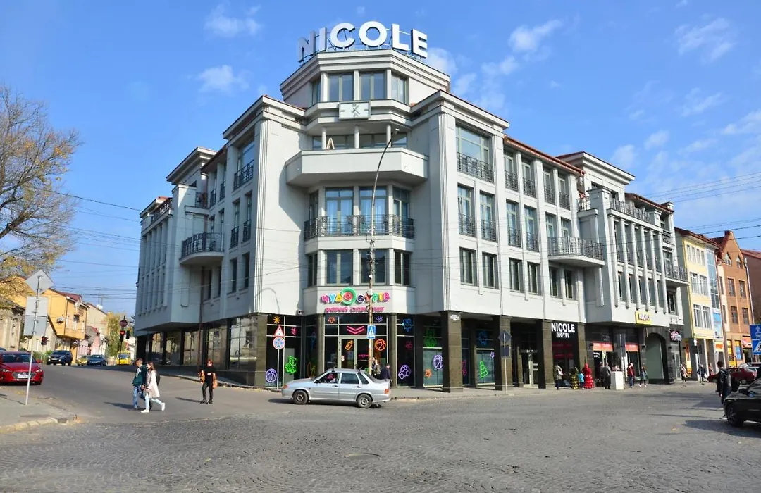 Nicole-1